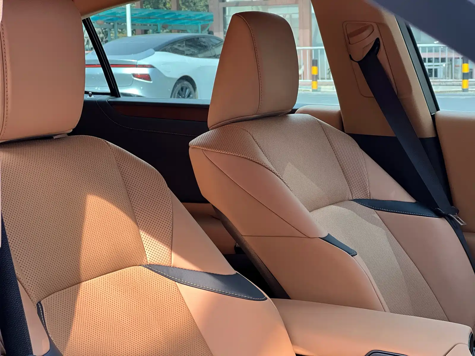 Фото 18 - Lexus ES