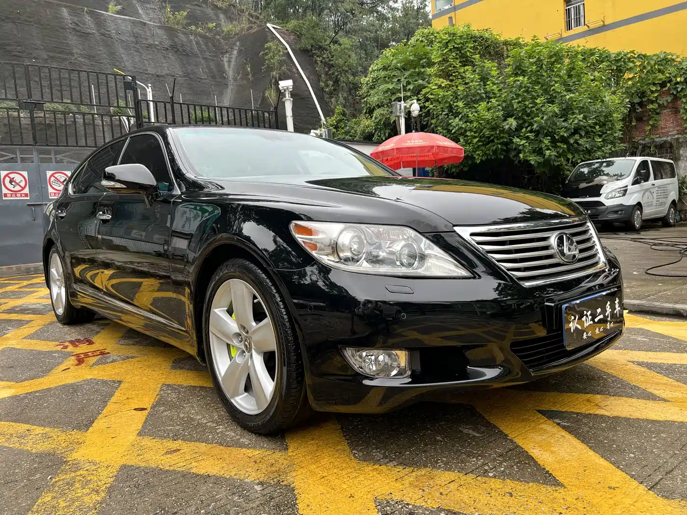 Фото 3 - Lexus LS