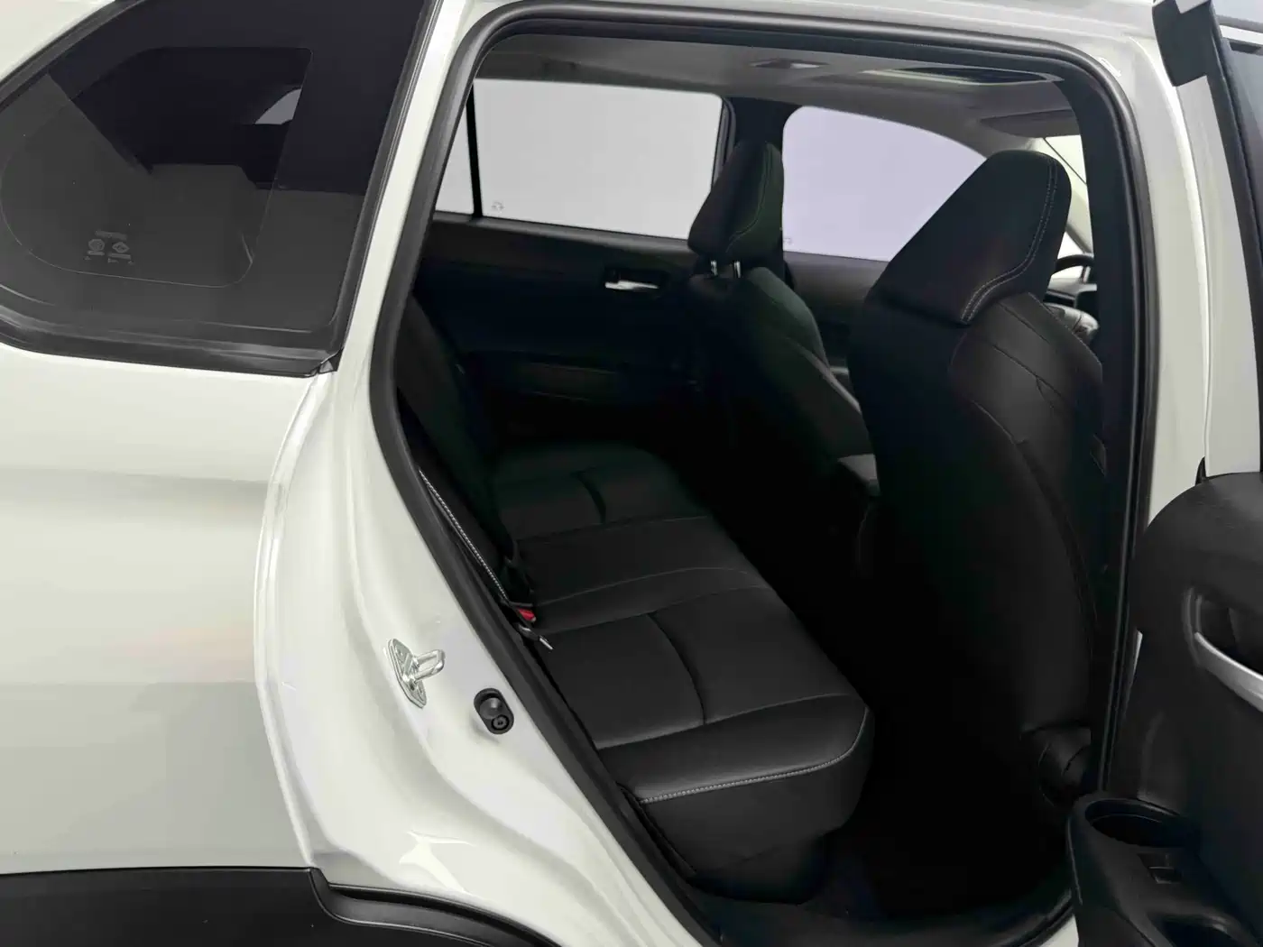Toyota Frontlander 2023 2.0L Smart Hybrid Dual Engine Luxury Edition фото 4