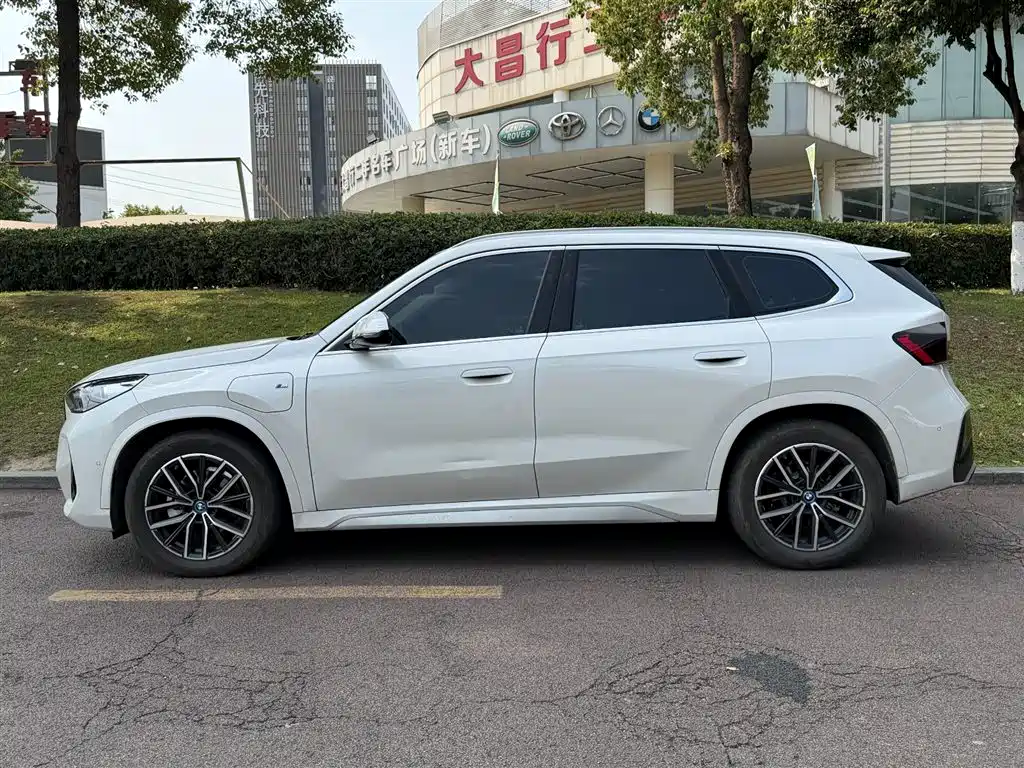BMW iX1 2023 eDrive25L M Sport Package фото 3
