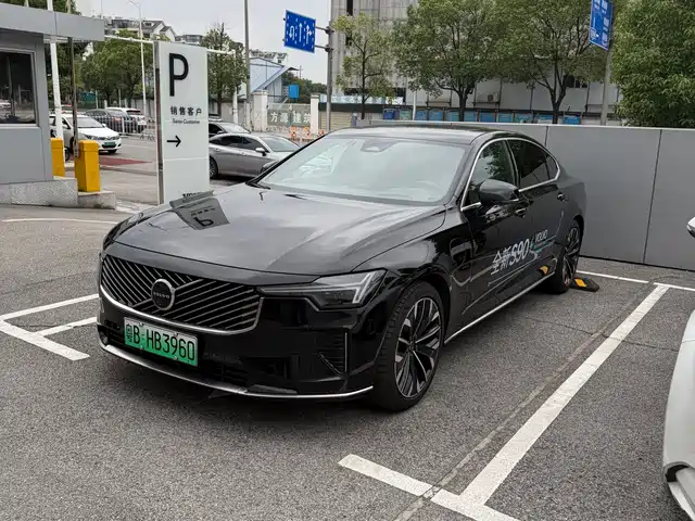 Volvo S90 Plug-in Hybrid 2026 Plug-in Hybrid AWD Long Range Elegance Luxury — фото 1