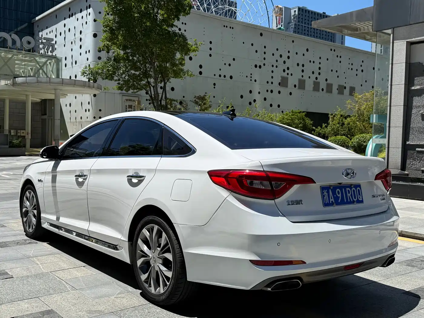 Photo 6 - Hyundai Sonata