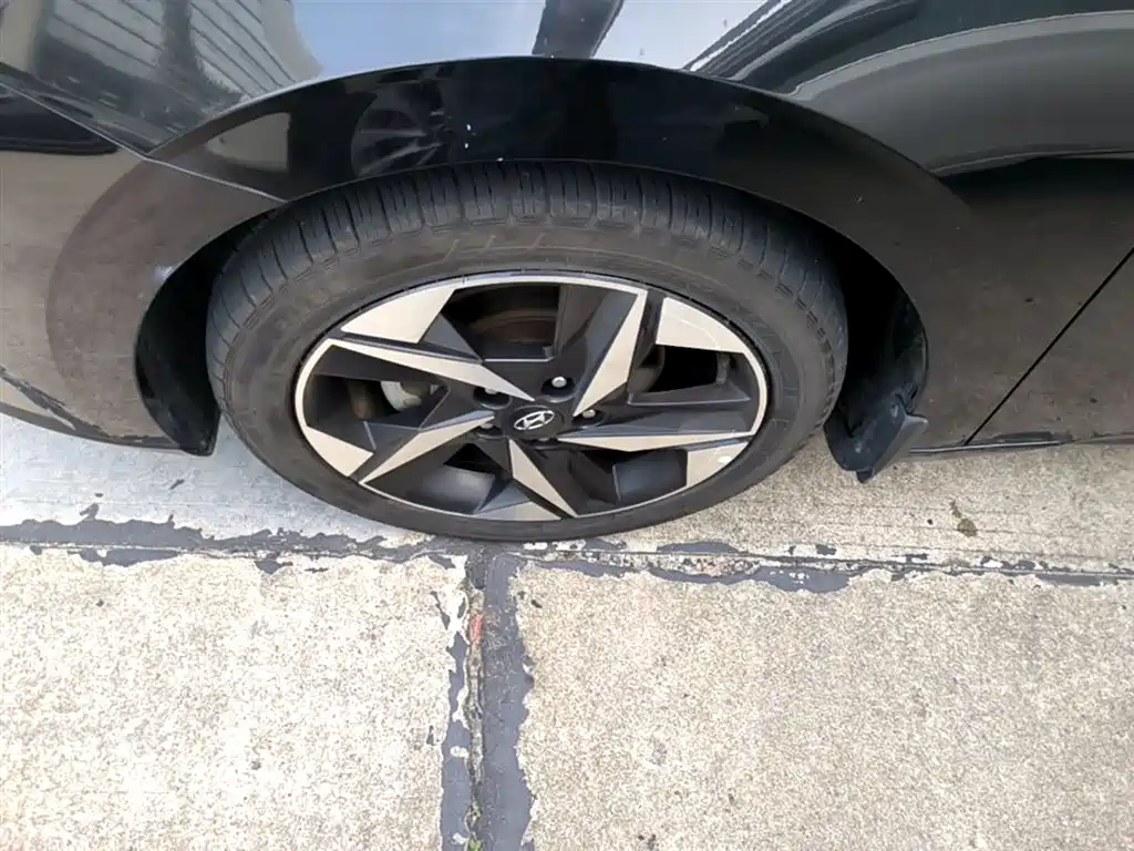 Hyundai Elantra 2021 1.5L CVT GLX Elite Edition фото 23