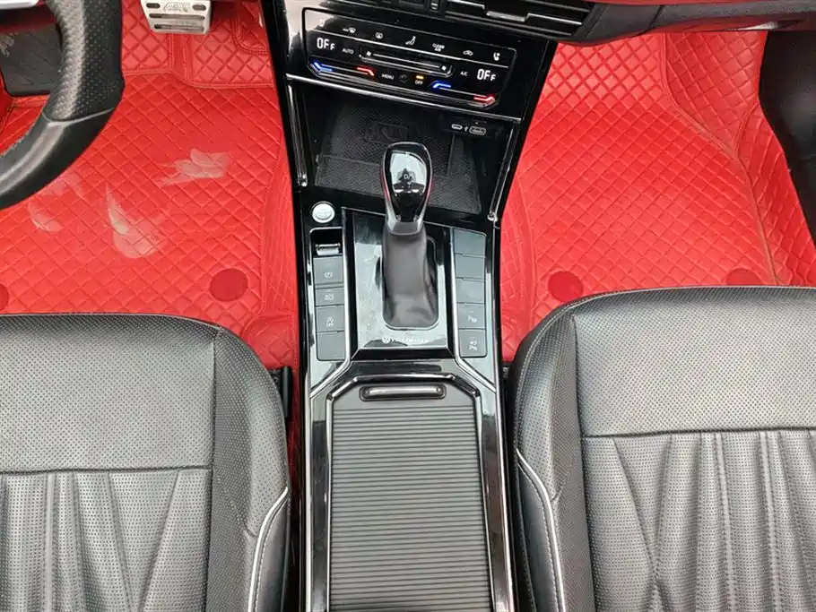 Volkswagen Passat 2023 Facelift 330TSI Starlight Luxury Edition фото 16