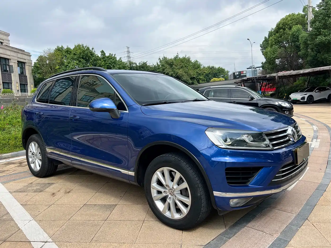 VOLKSWAGEN TOUAREG