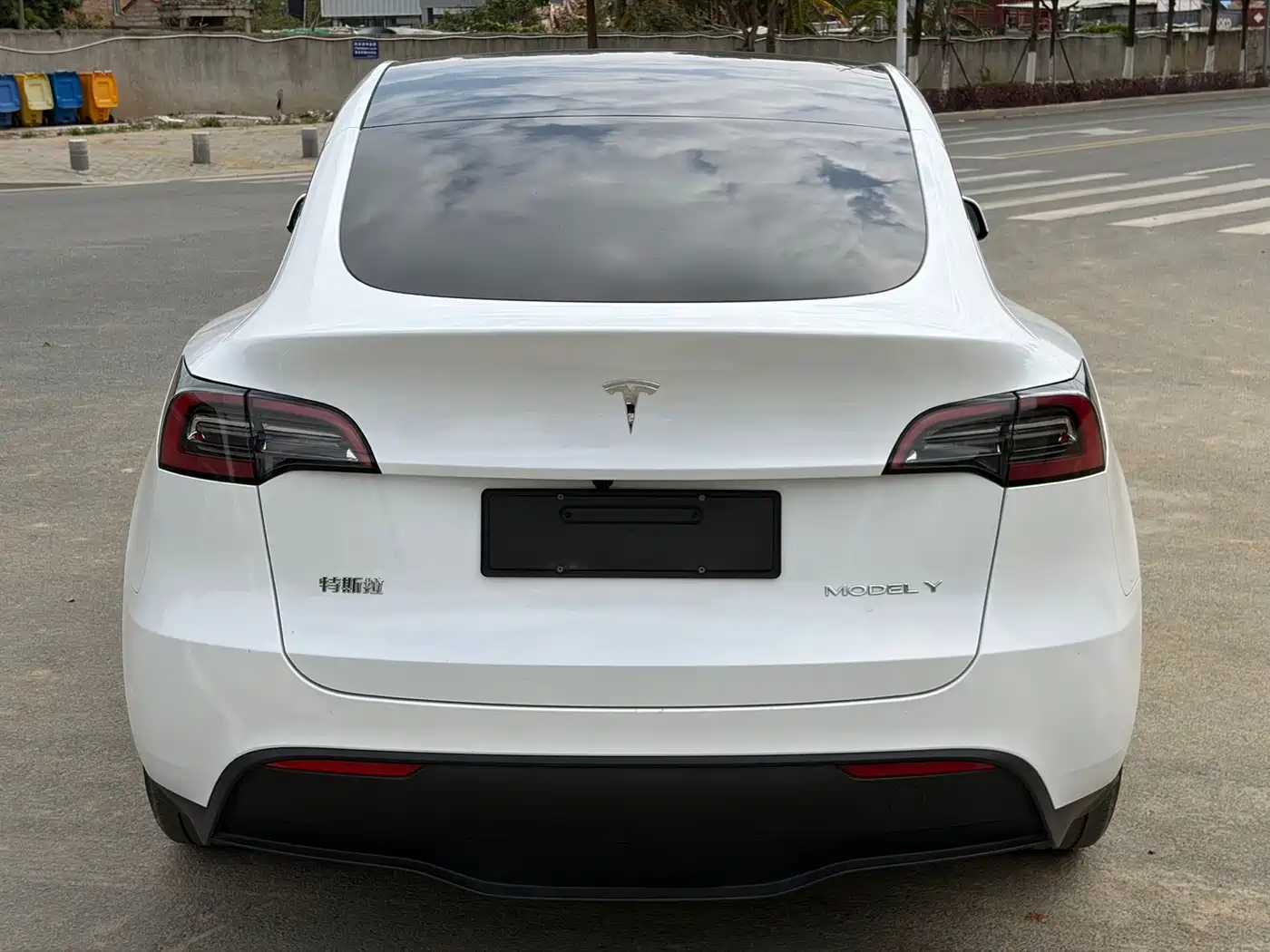 TESLA MODEL Y