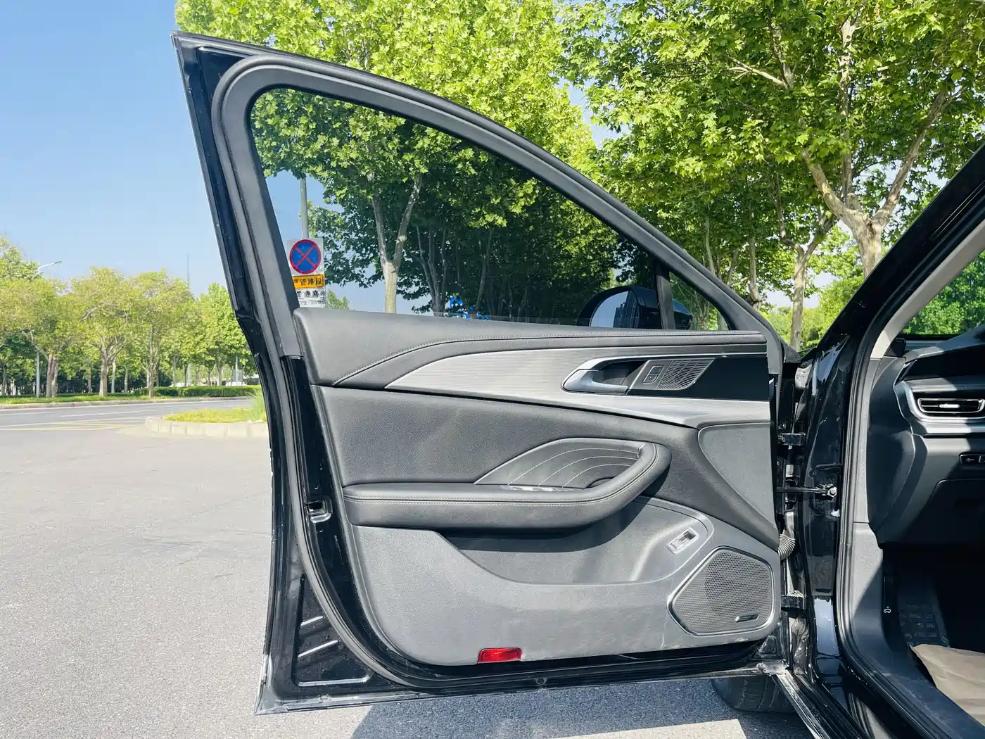 Hongqi H5 2024 1.5T DCT Smart Connect Flag Rhythm Edition фото 6
