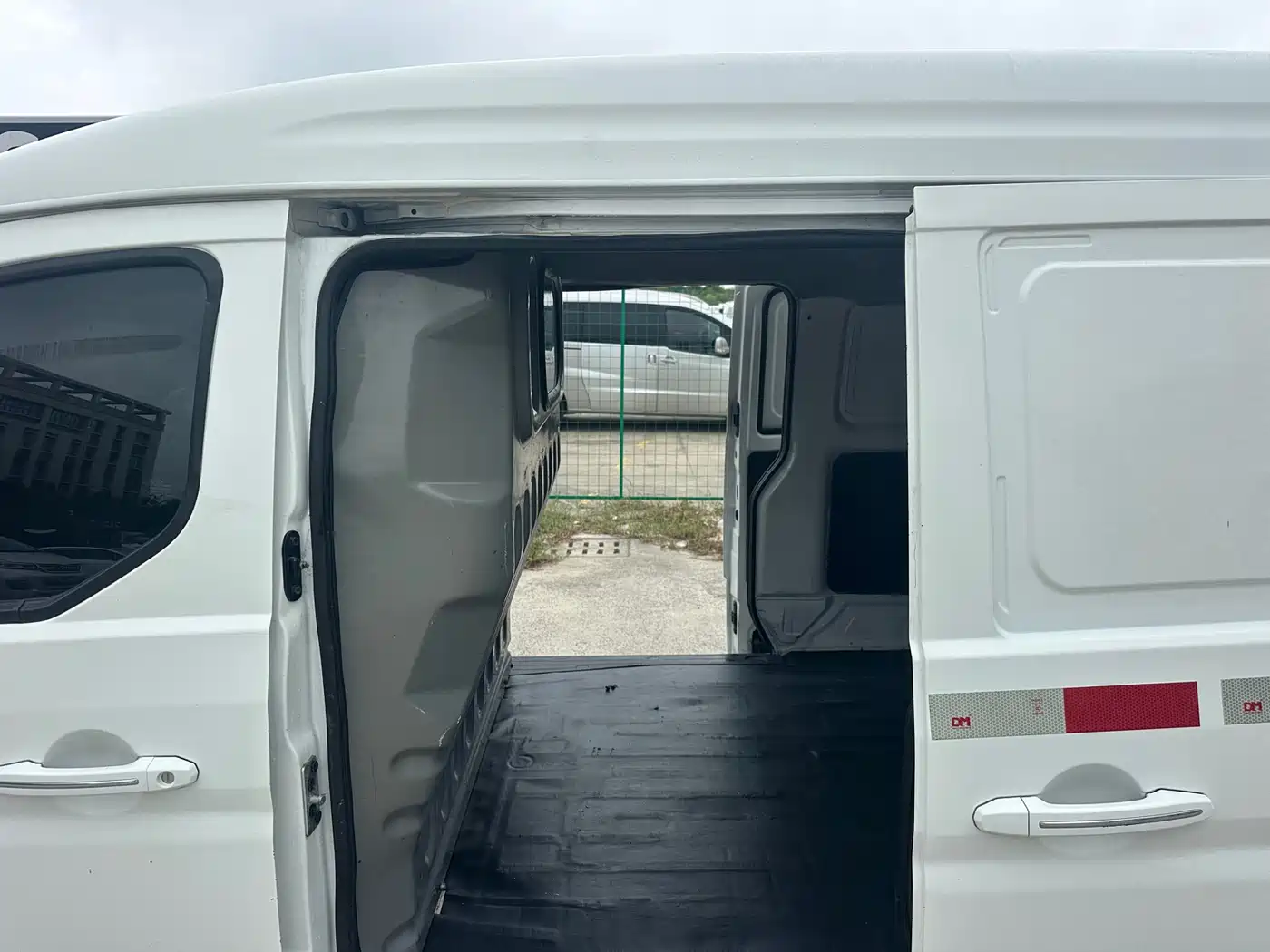 SRM XINYUAN GOLDEN SEA LION