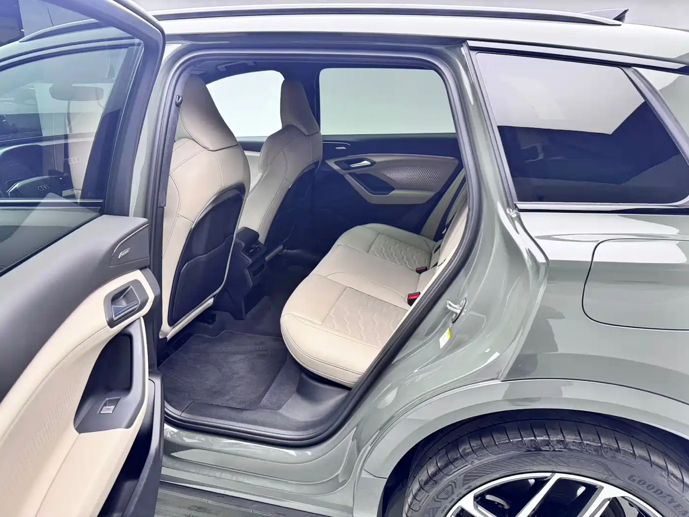 Audi Q6L e-tron 2025 Model Pioneer Edition фото 8