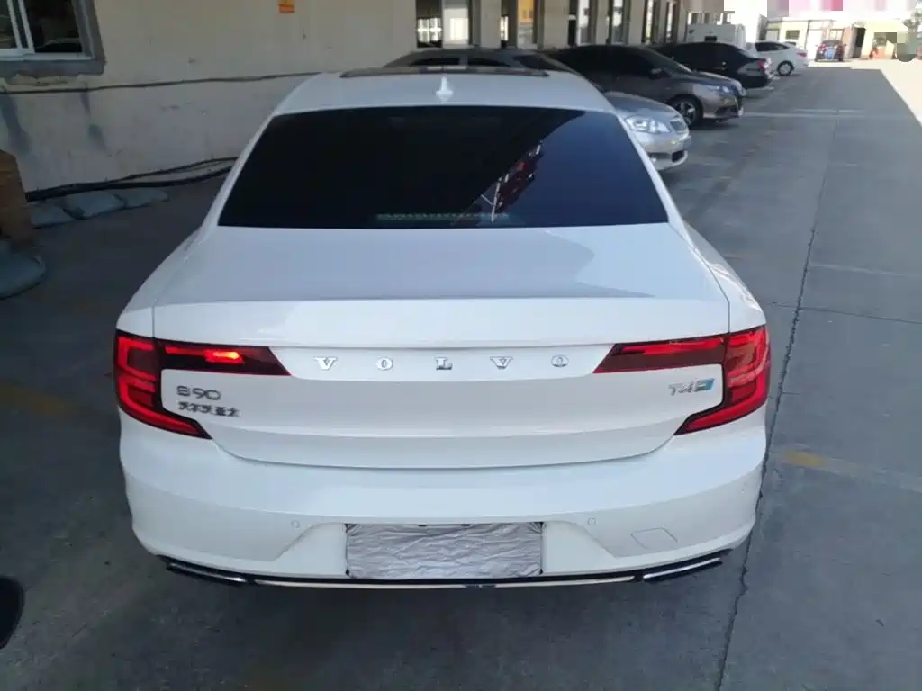 صورة 6 - Volvo S90