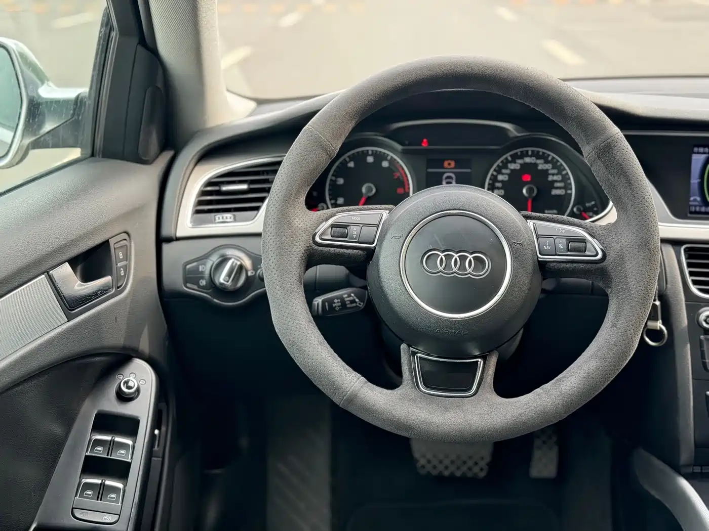 Audi A4L 2013 40 TFSI quattro Personality Sport фото 10