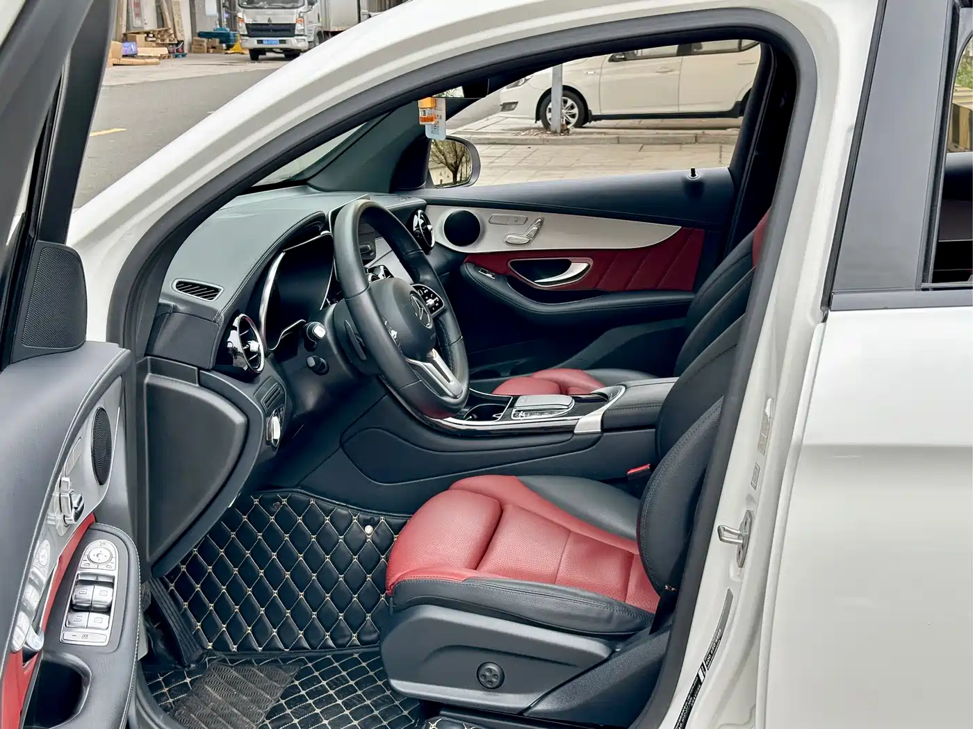 Mercedes-Benz GLC Coupe 2022 Facelift GLC 260 4MATIC Coupe SUV фото 7