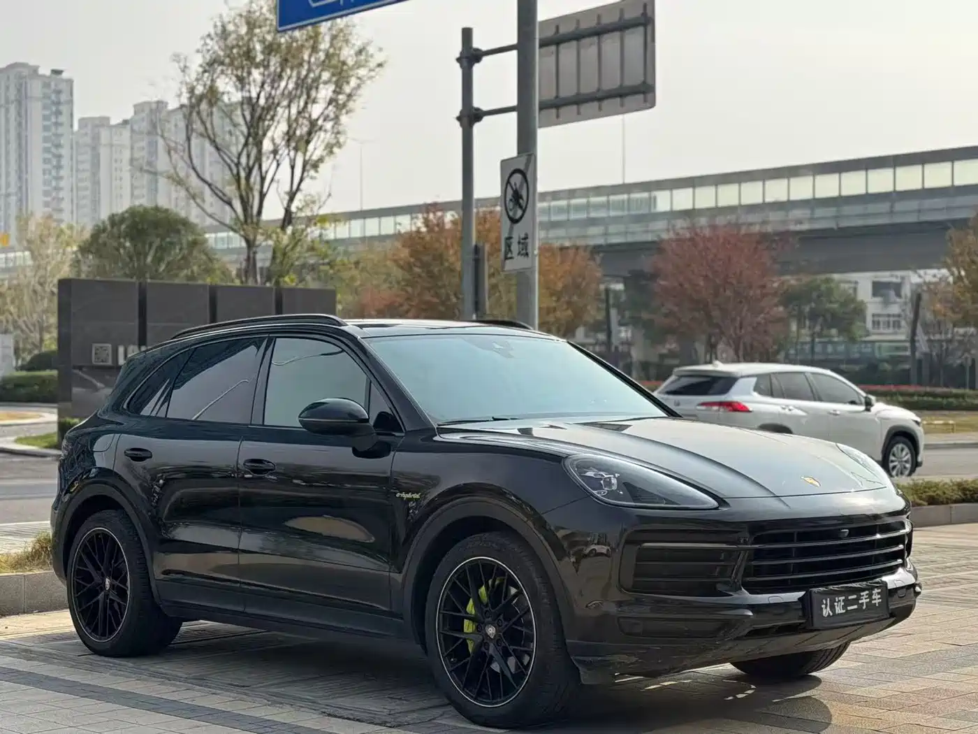 Porsche Cayenne New Energy 2019 Cayenne E-Hybrid 2.0T фото 3