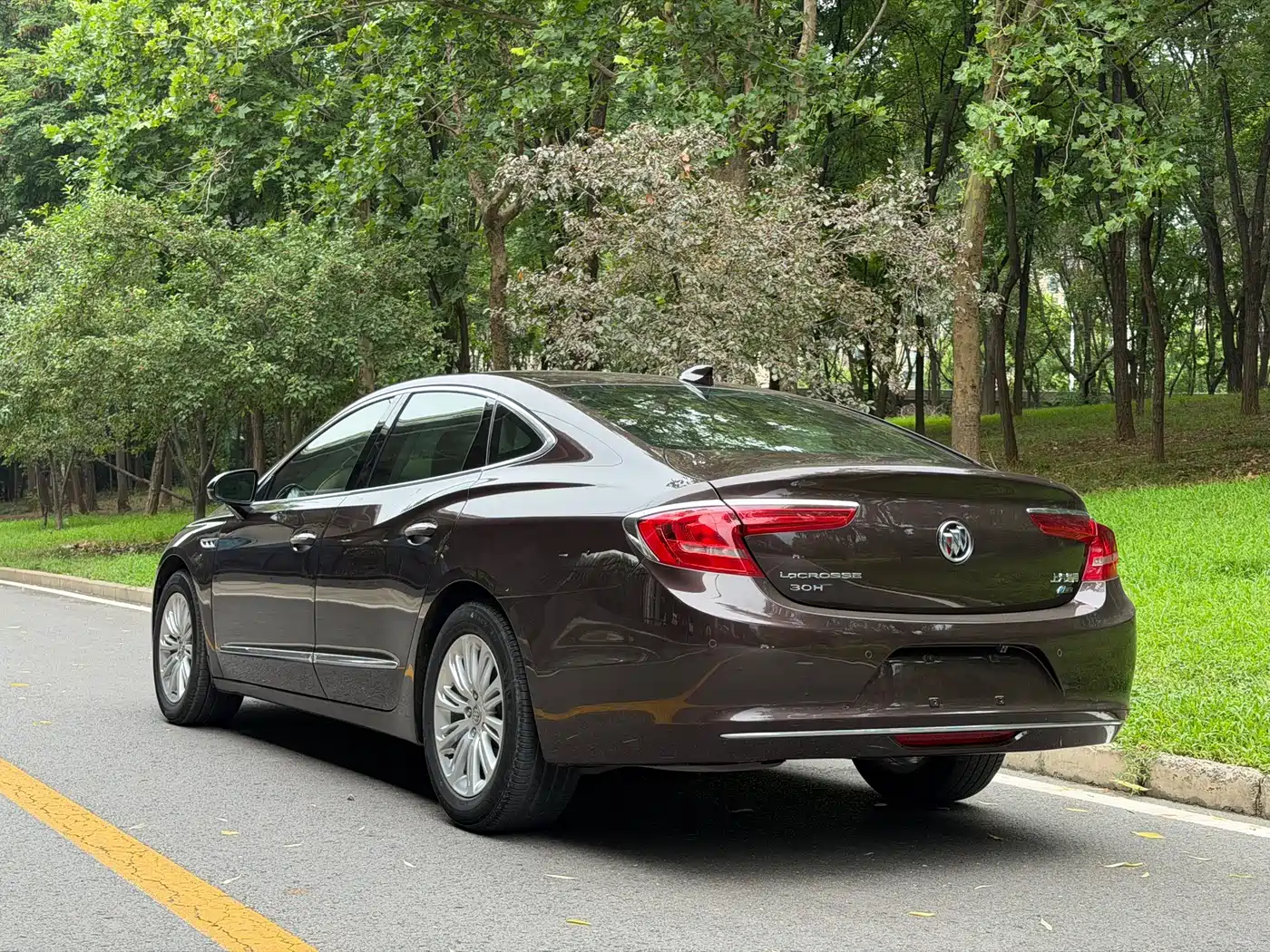Photo 14 - Buick LaCrosse