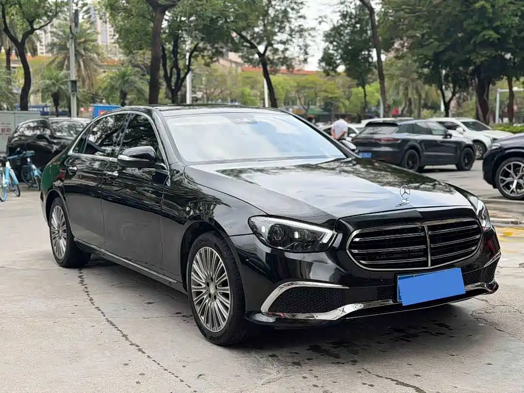 Фото 3 - Mercedes-Benz E-Class