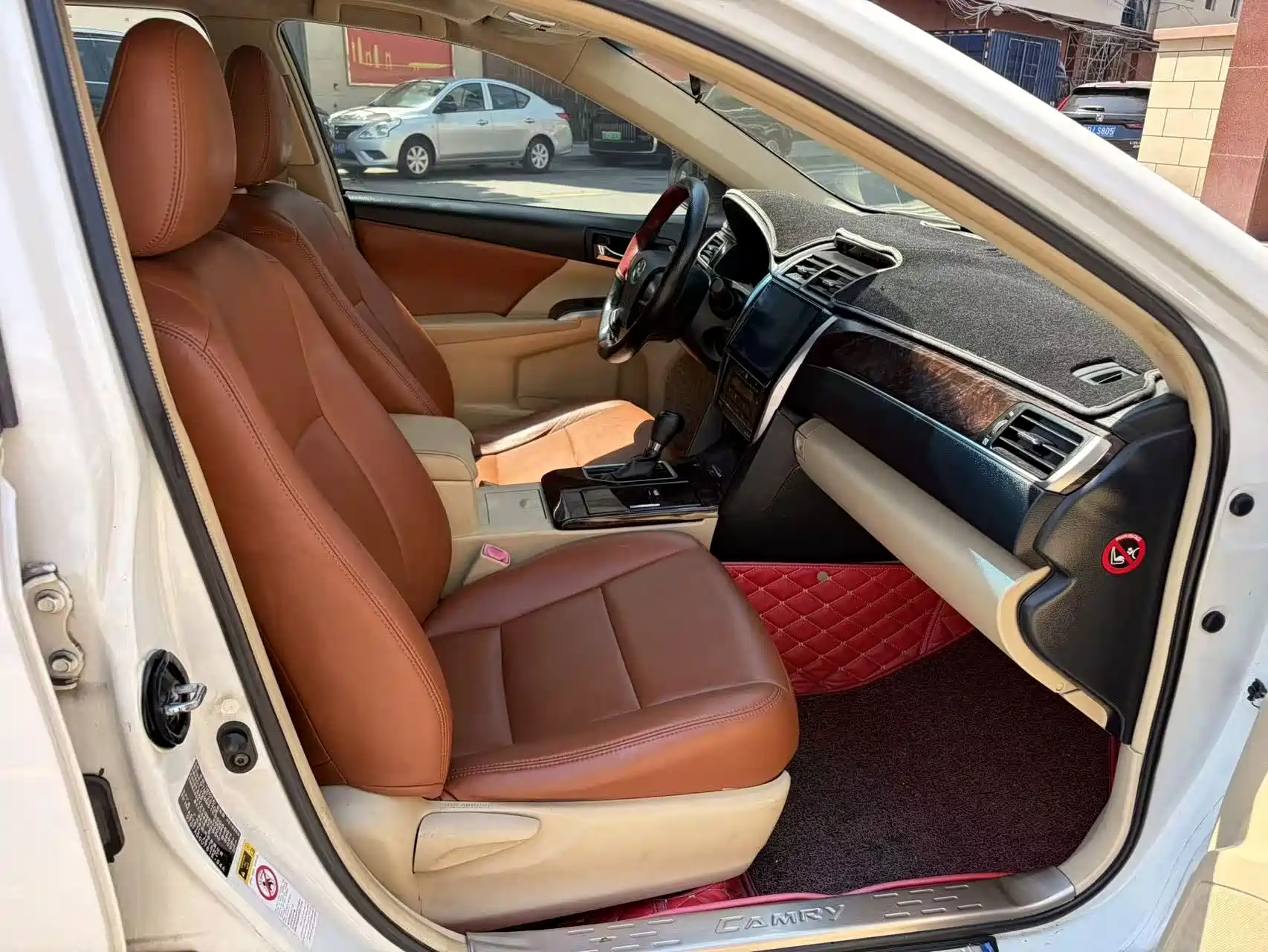 Фото 9 - Toyota Camry
