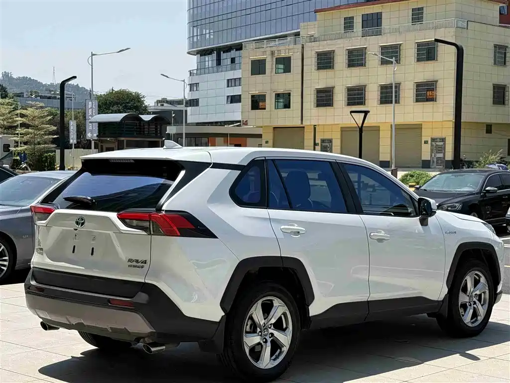 Toyota RAV4 Rongfang 2022 Hybrid 2.5L E-CVT 2WD Elite Edition фото 6