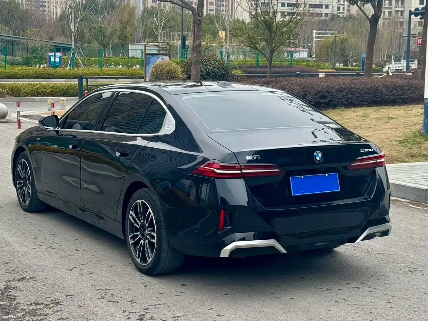 BMW 5 Series 2024 525Li M Sport Package фото 4