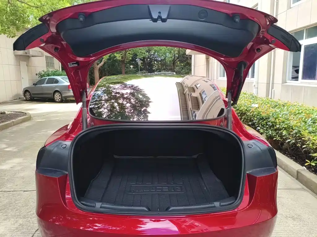 Tesla Model 3 2026 2025 Model Year Facelift Rear-Wheel Drive