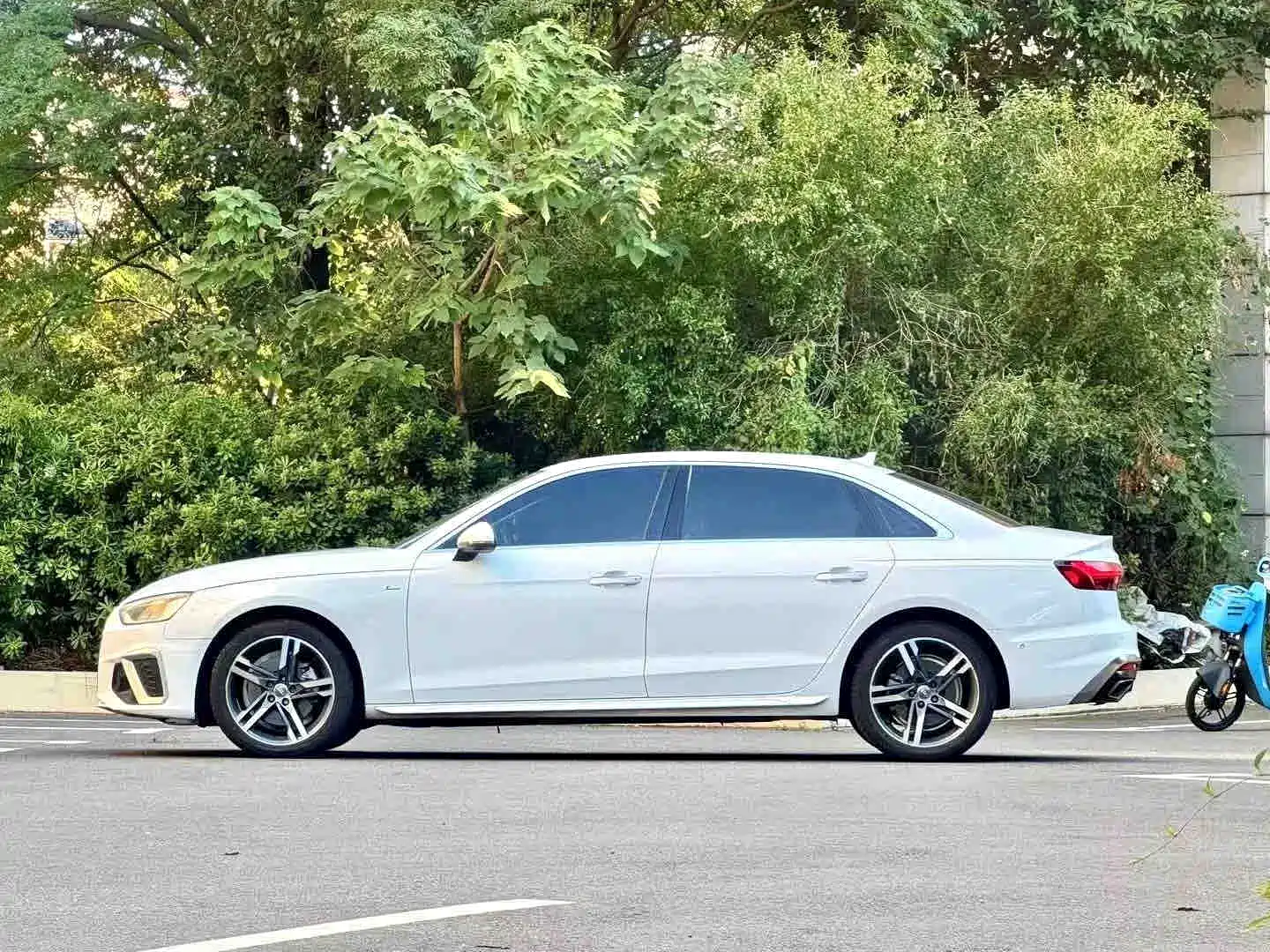 Фото 8 - Audi A4L