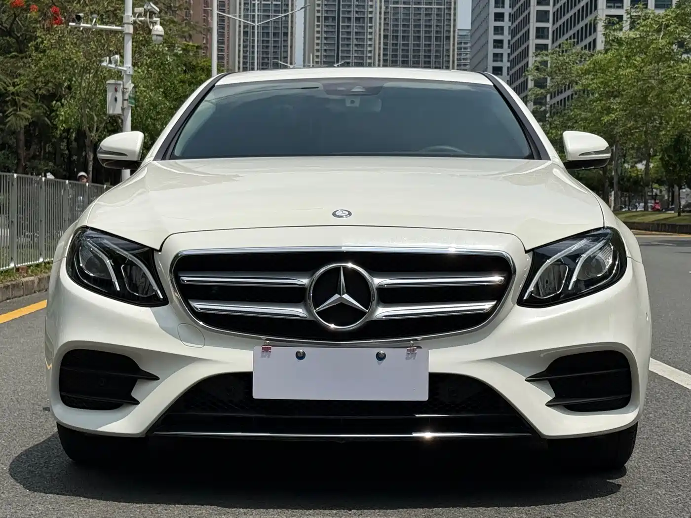 Mercedes-Benz E-Class 2017 E 200 L 4MATIC фото 2