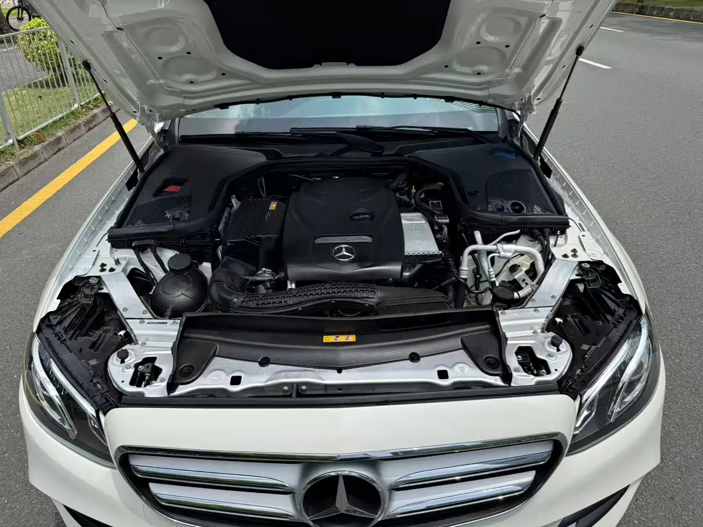 Mercedes-Benz E-Class 2017 E 200 L 4MATIC фото 16