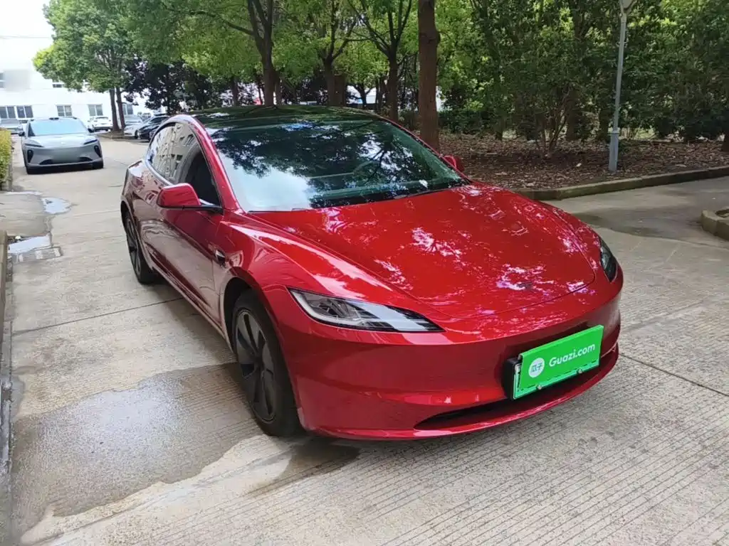 Фото 4 - Tesla Model 3