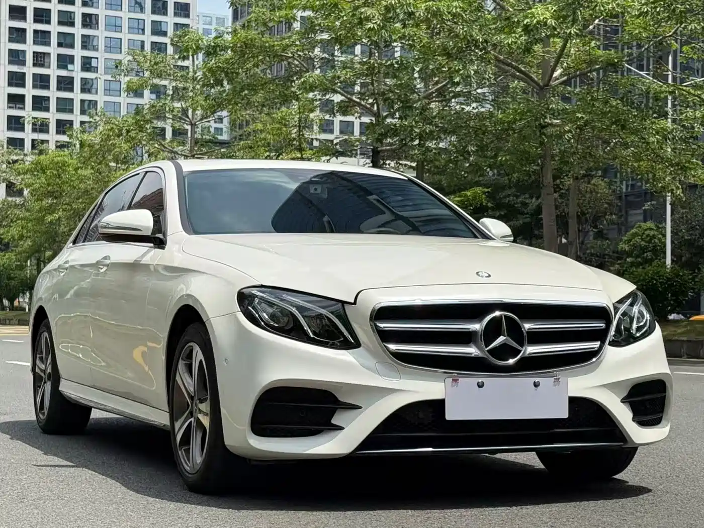 Mercedes-Benz E-Class 2017 E 200 L 4MATIC фото 3