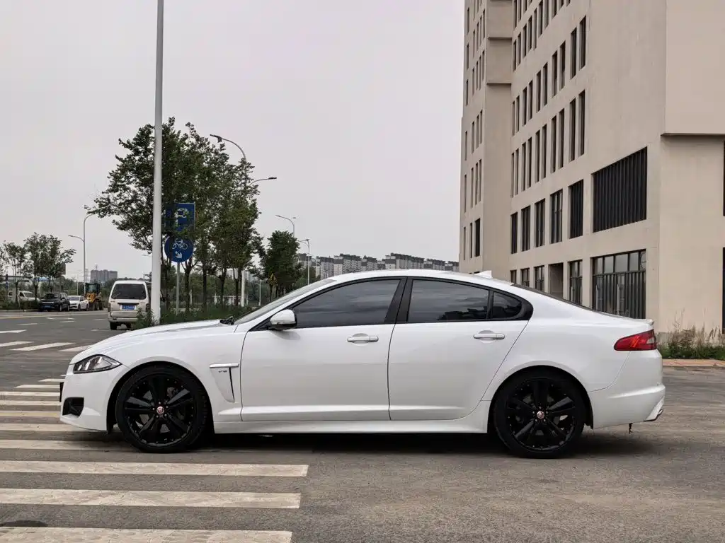 Jaguar XF 2014 2014 XF 3.0 SC Sport Club Limited Edition