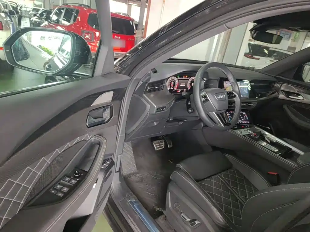Audi Q6 2026 2024 50 TFSI quattro Xing Yun Flying Rider Package 6-seater