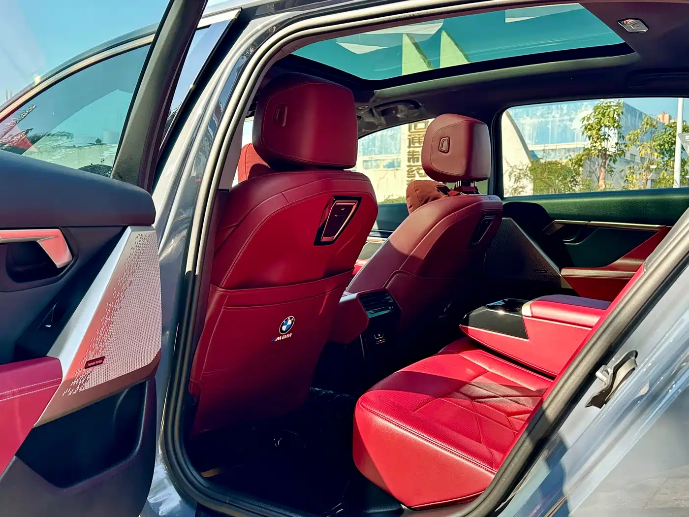 BMW 5 Series 2025 530Li Leading M Sport Package фото 6