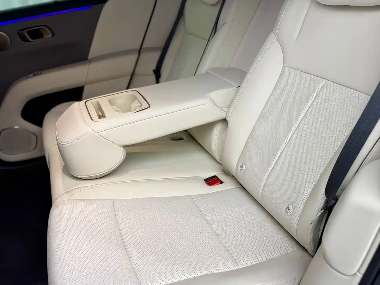 Li Auto i6 2026 2025 2WD Base Model