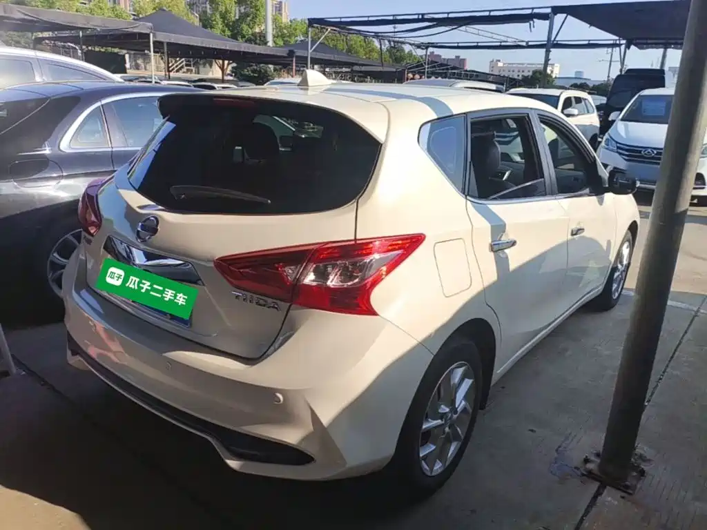 Photo 7 - Nissan Tiida