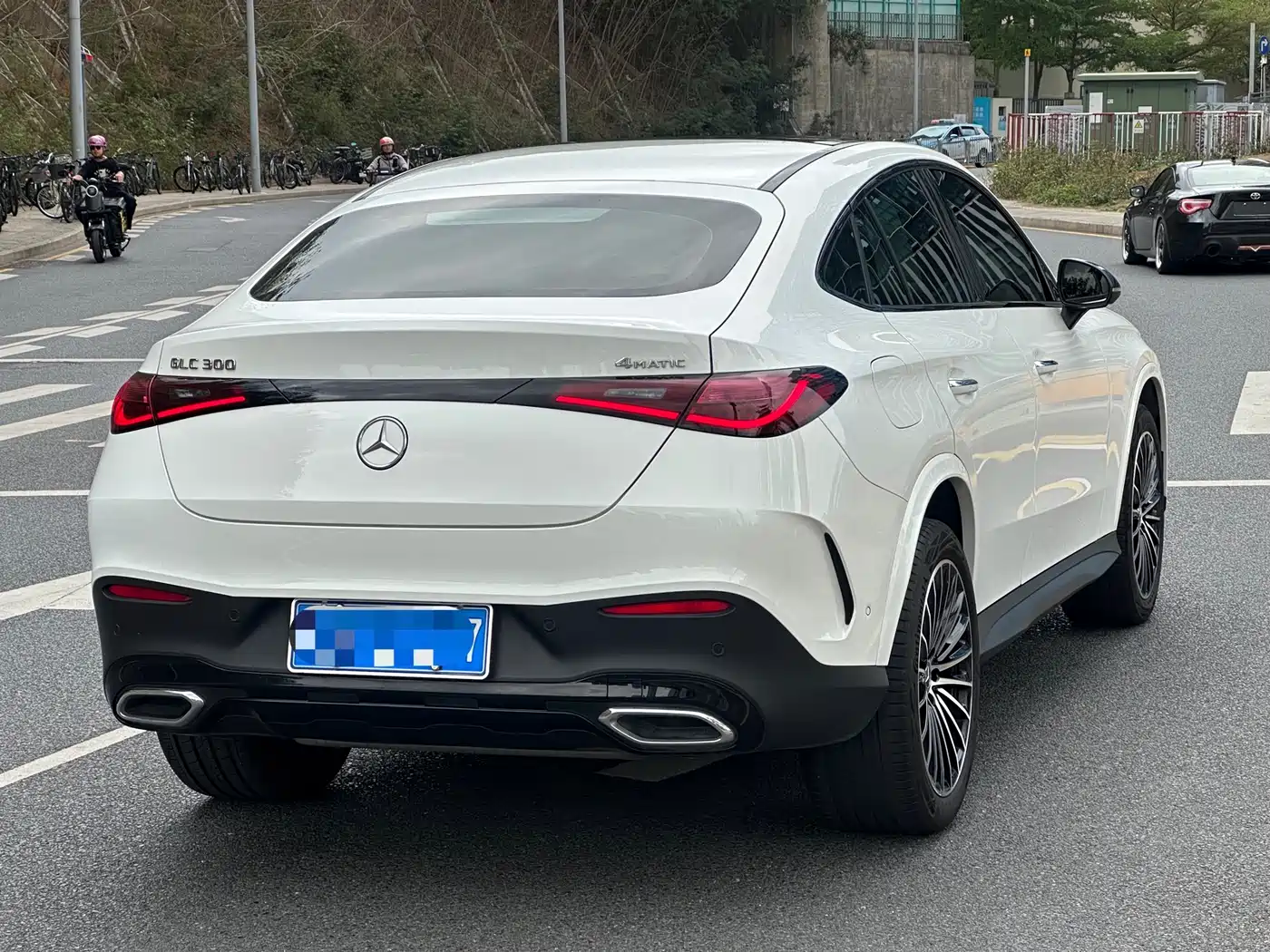 Mercedes-Benz GLC Coupe 2025 GLC 300 4MATIC Coupe SUV фото 4