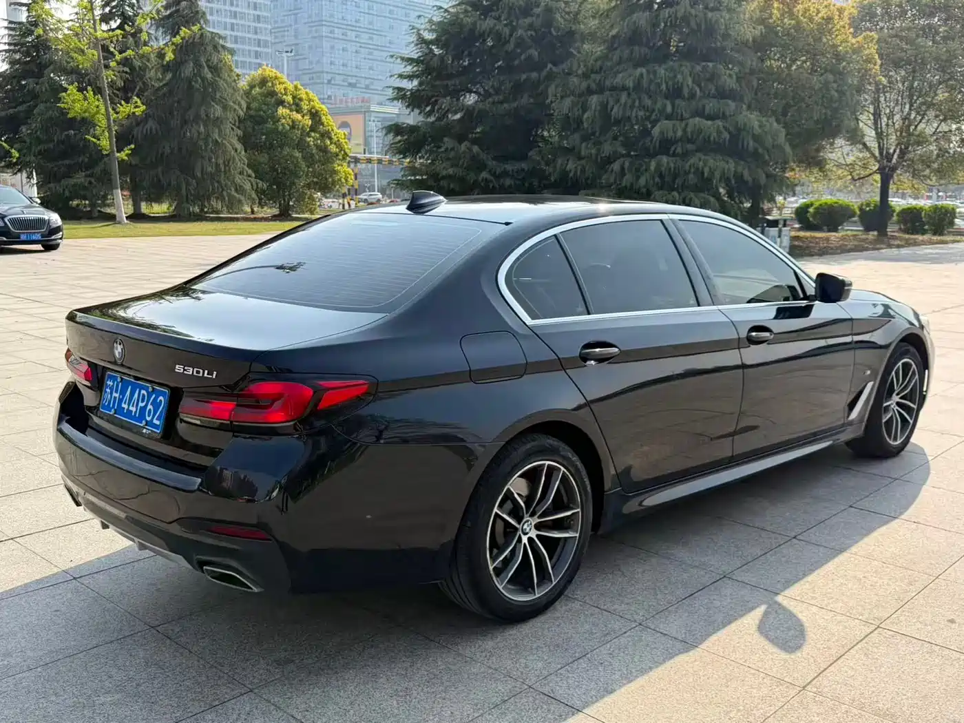 BMW 5 Series 2022 525Li M Sport Package фото 9