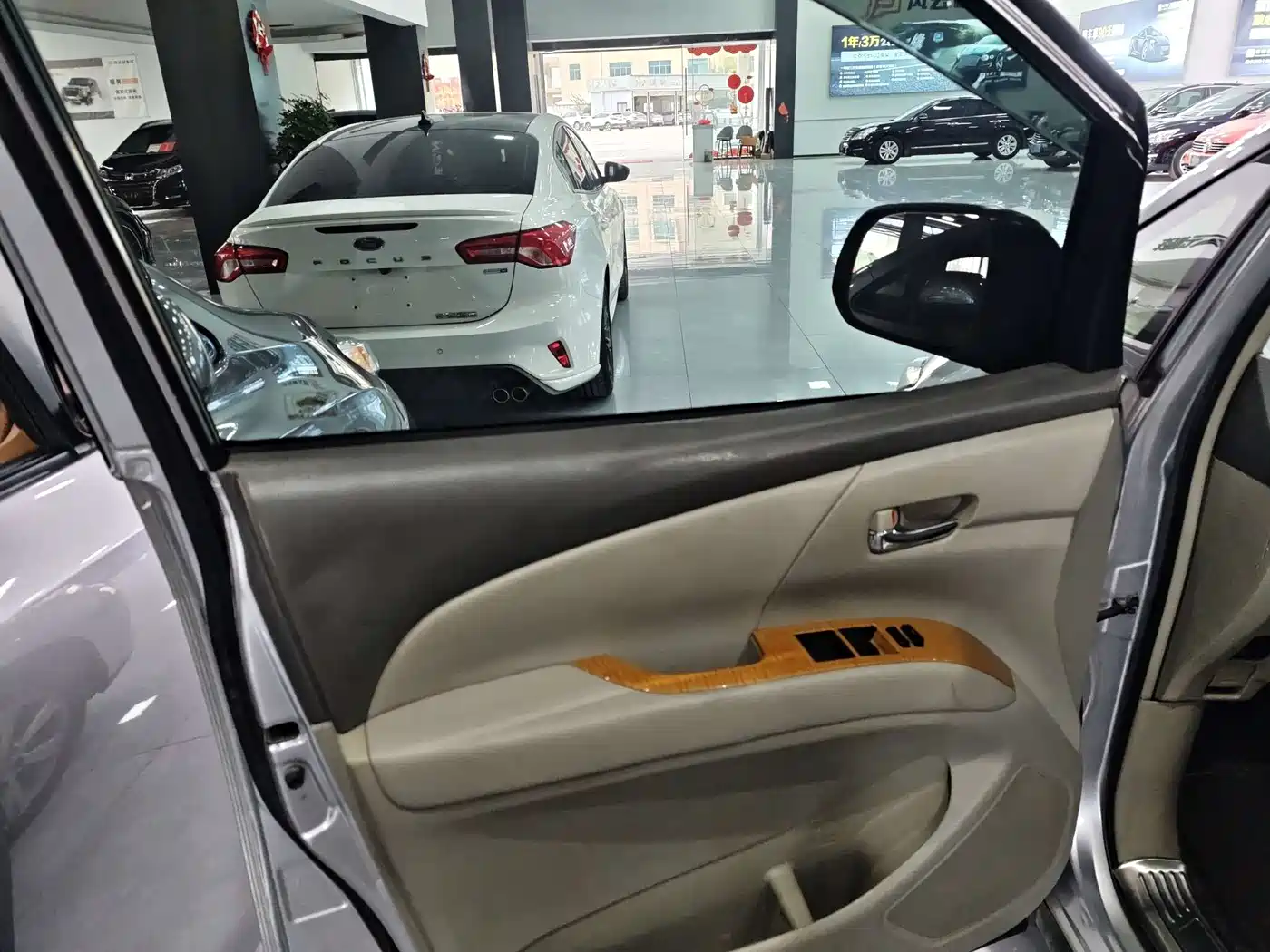 Toyota Previa 2012 2.4L 7-Seater Luxury Edition фото 16