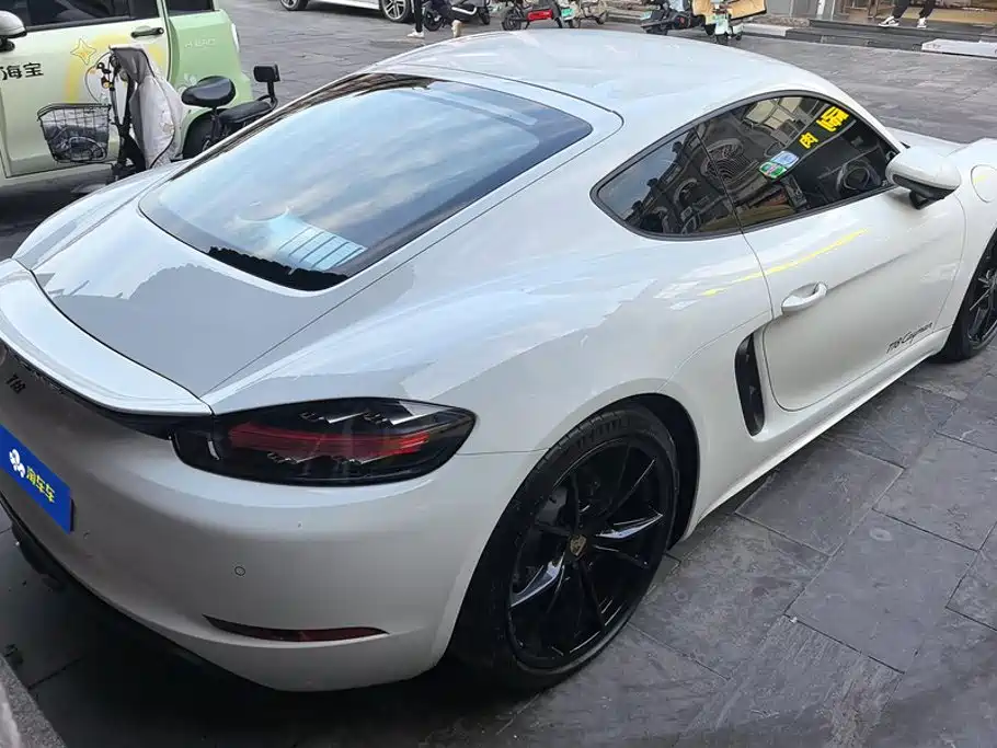 Photo 3 - Porsche 718