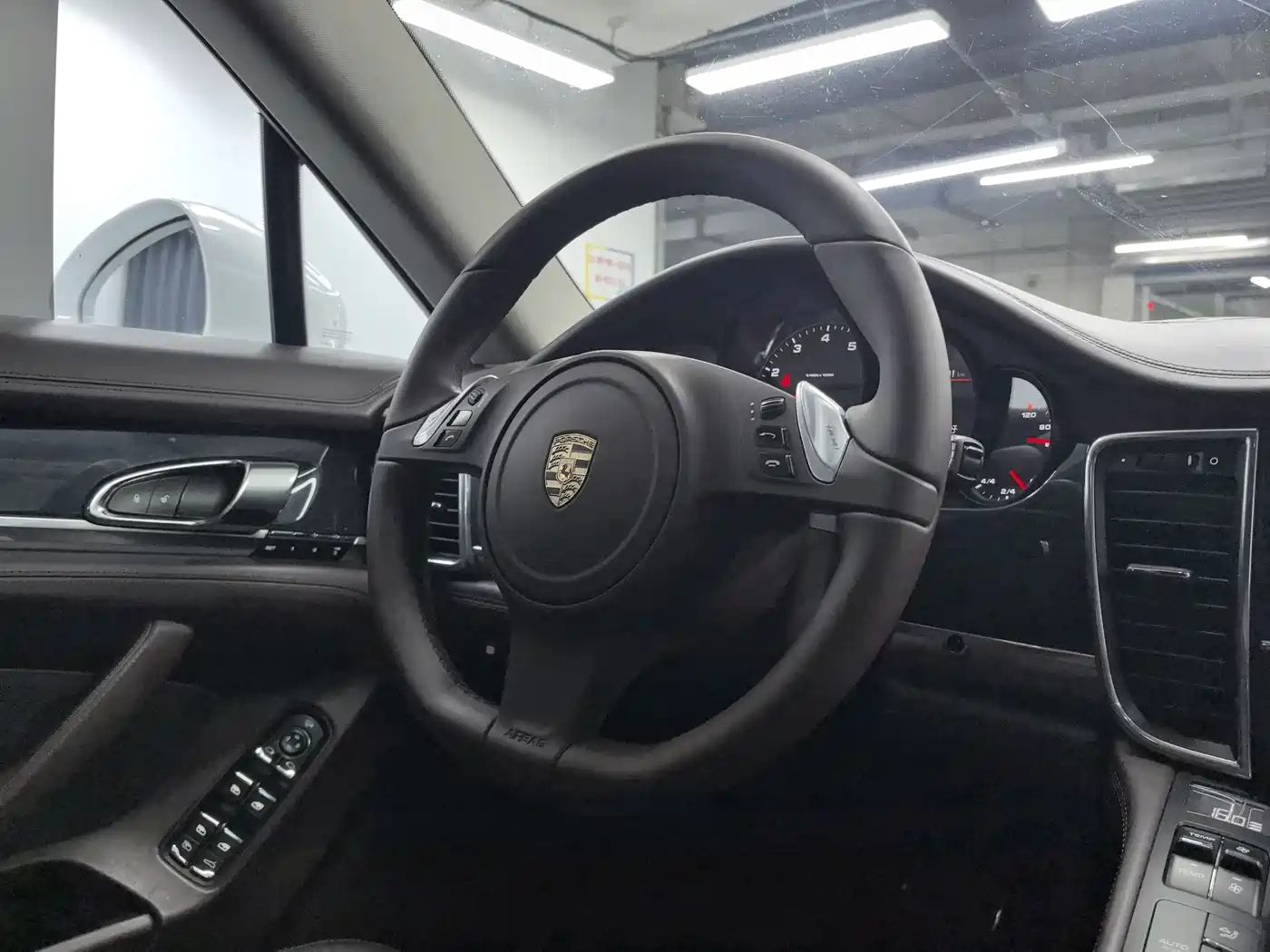 Porsche Panamera 2010 Panamera 4 3.6L фото 9