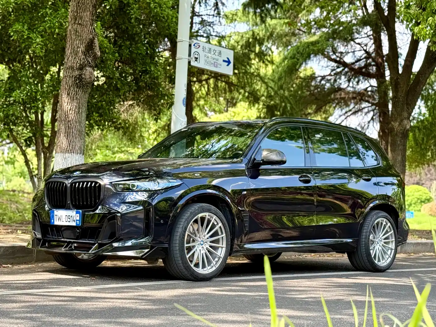 BMW X5 2023 xDrive 40Li M Sport Black Night Package