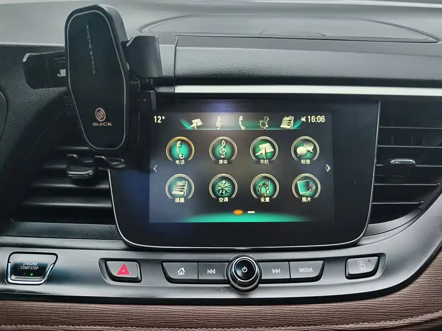 Photo 13 - Buick GL6