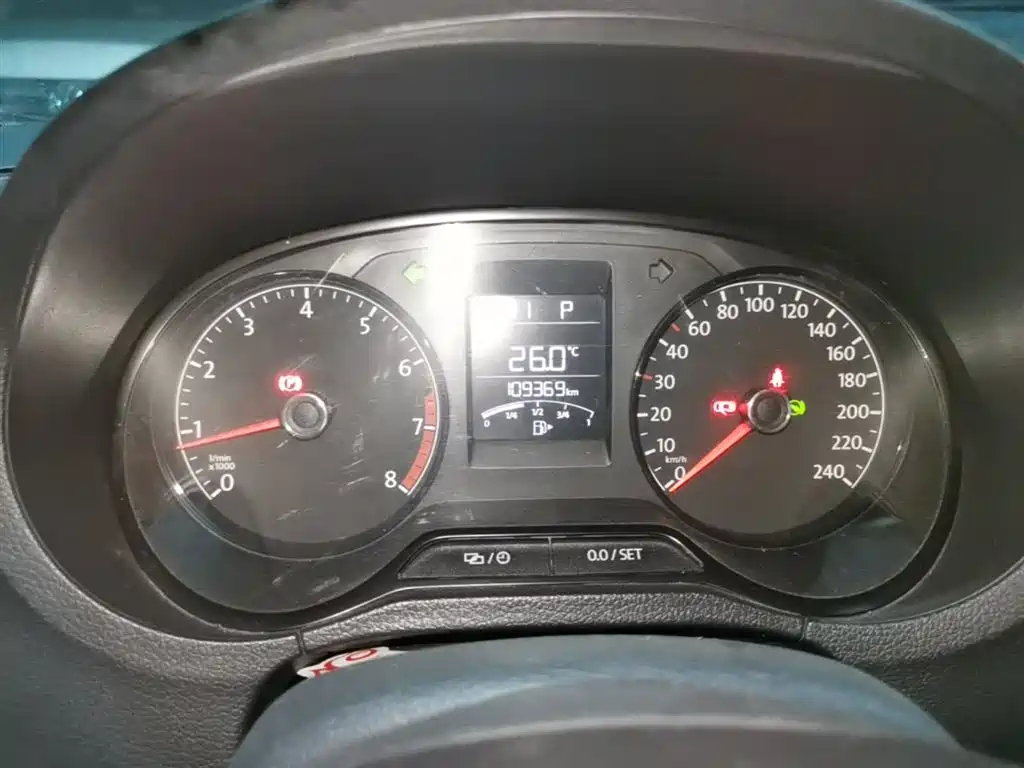 Volkswagen Polo 2016 1.4L Automatic Trend фото 12