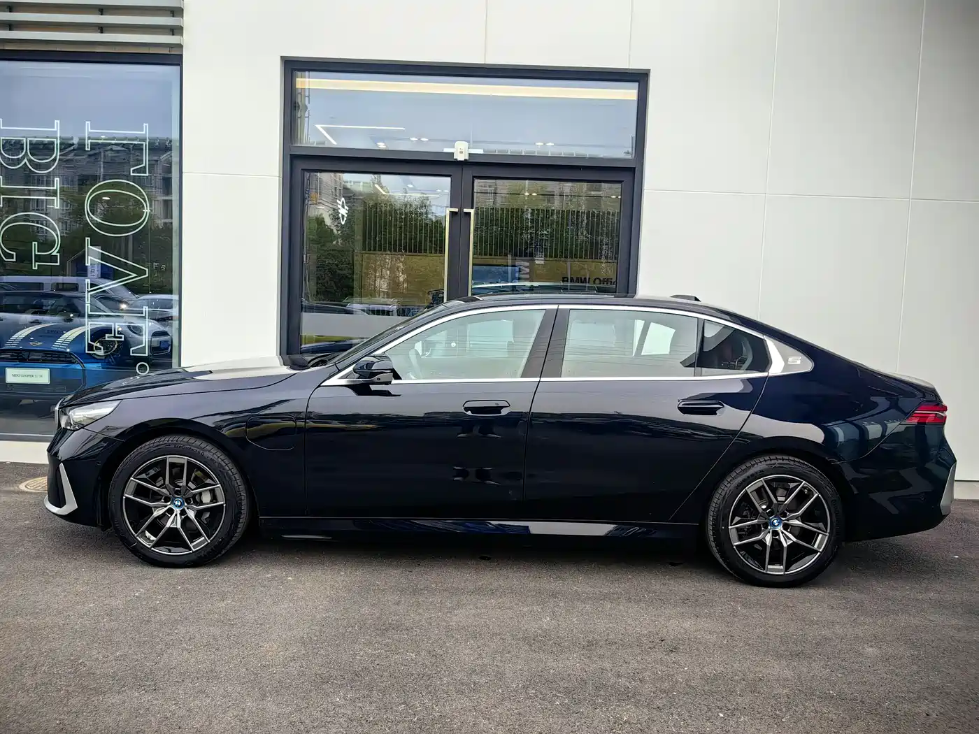 BMW i5 2024 eDrive 35L Premium Luxury Package фото 2