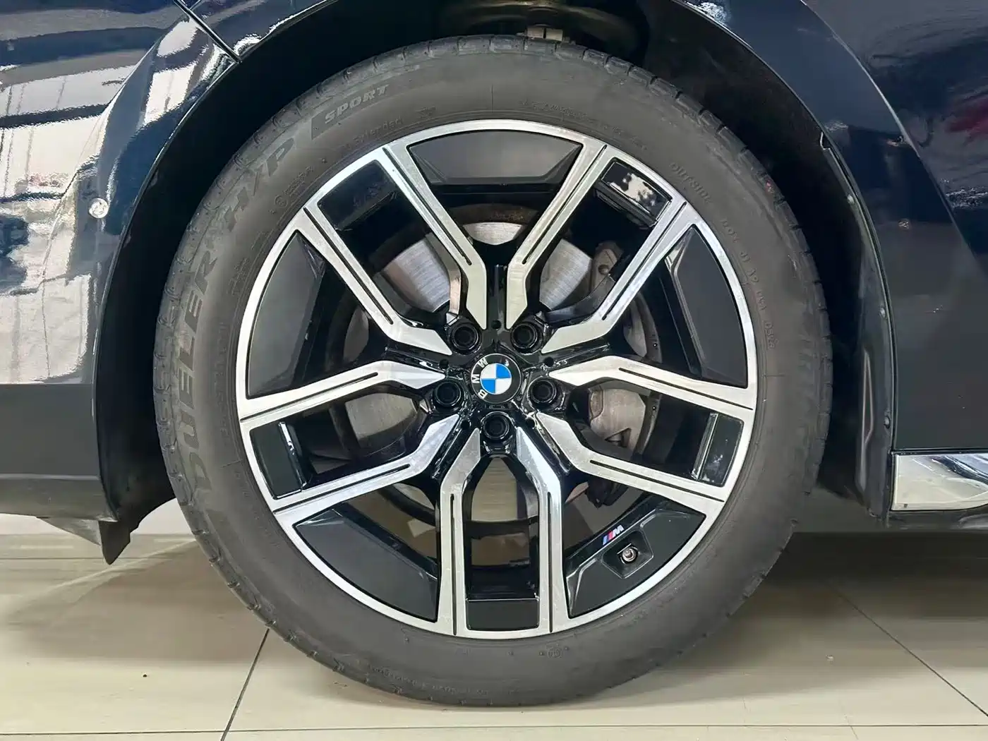 BMW 7 Series 2023 Model 735Li M Sport Package фото 22