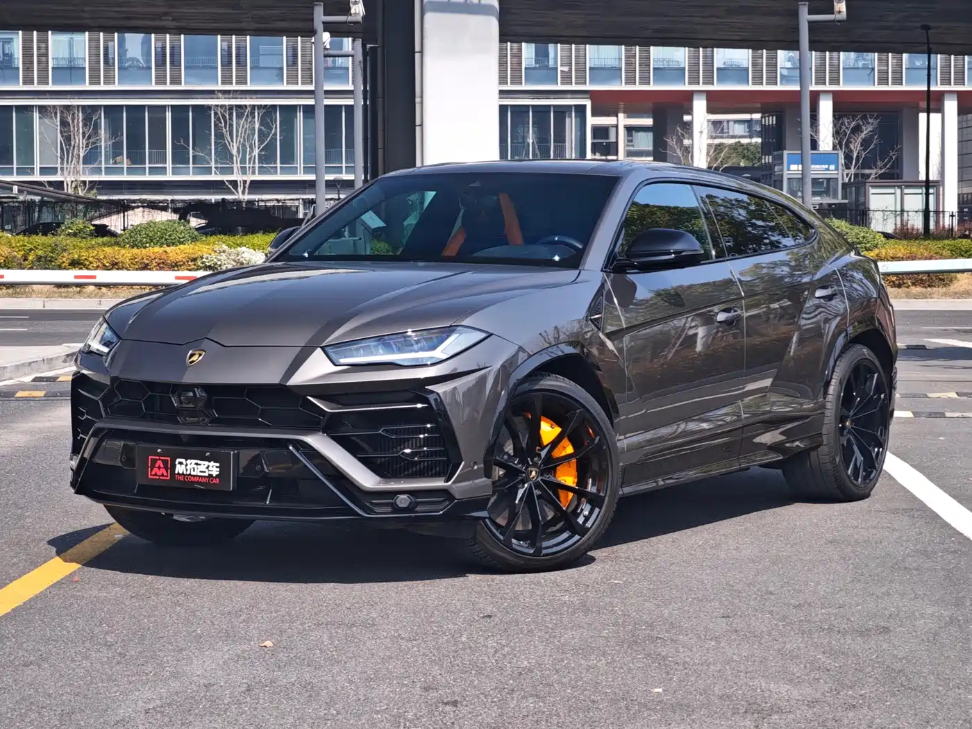 LAMBORGHINI URUS