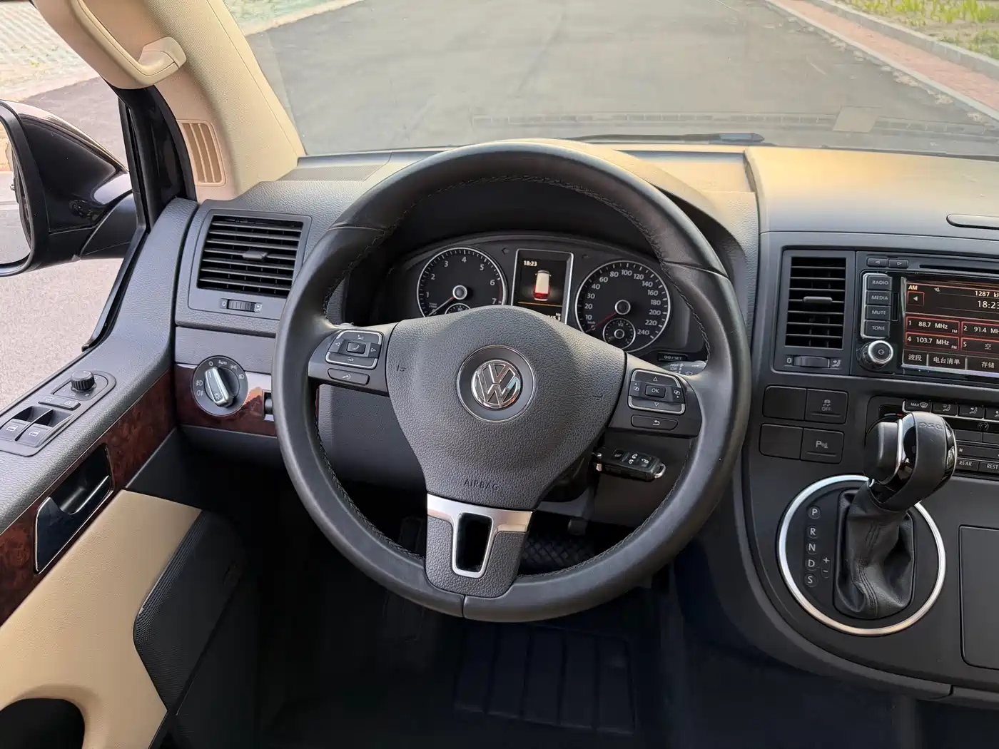 Volkswagen Multivan 2012 2.0TSI 4WD Premium фото 8
