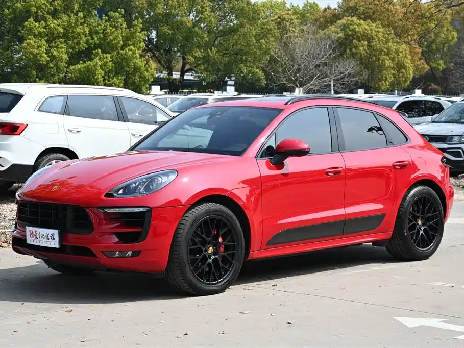 PORSCHE MACAN
