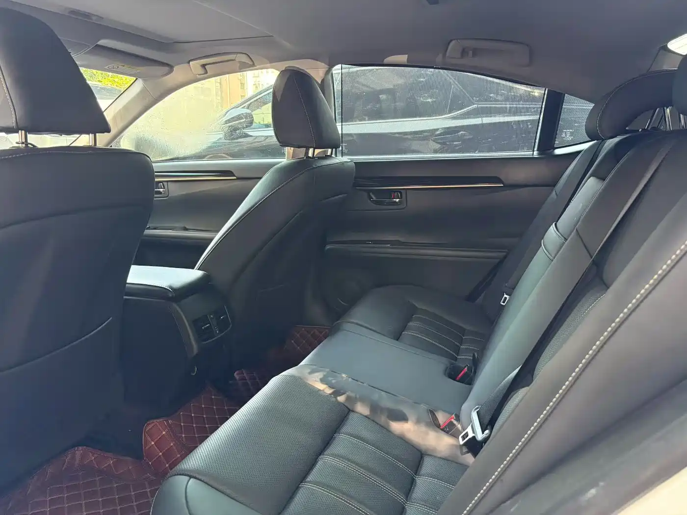 Фото 6 - Lexus ES