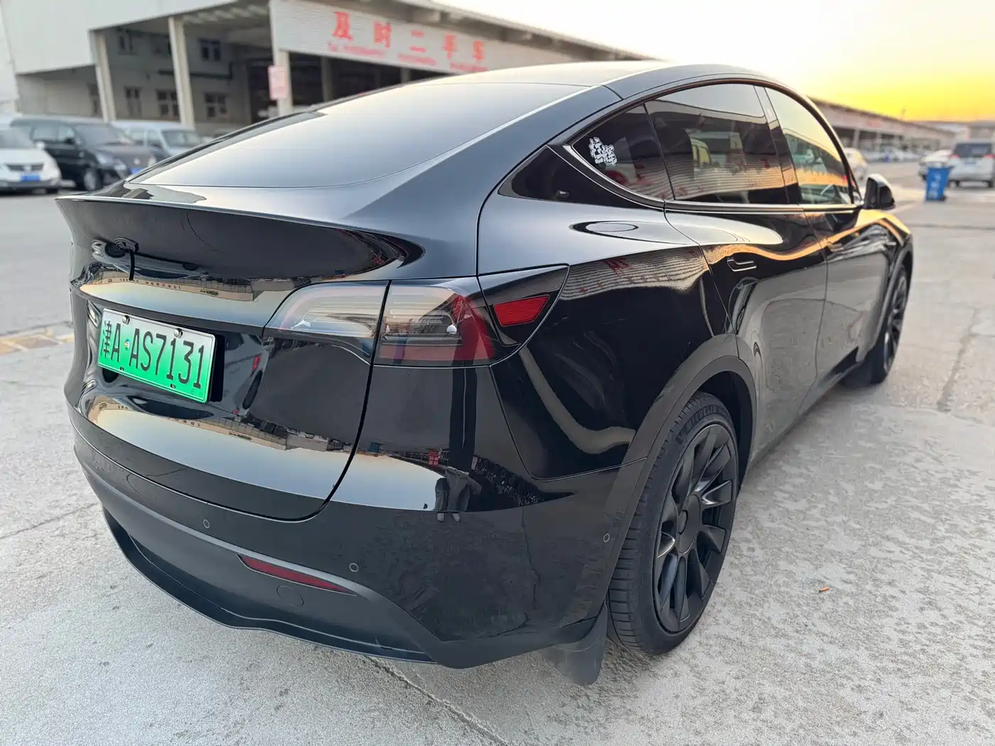TESLA MODEL Y