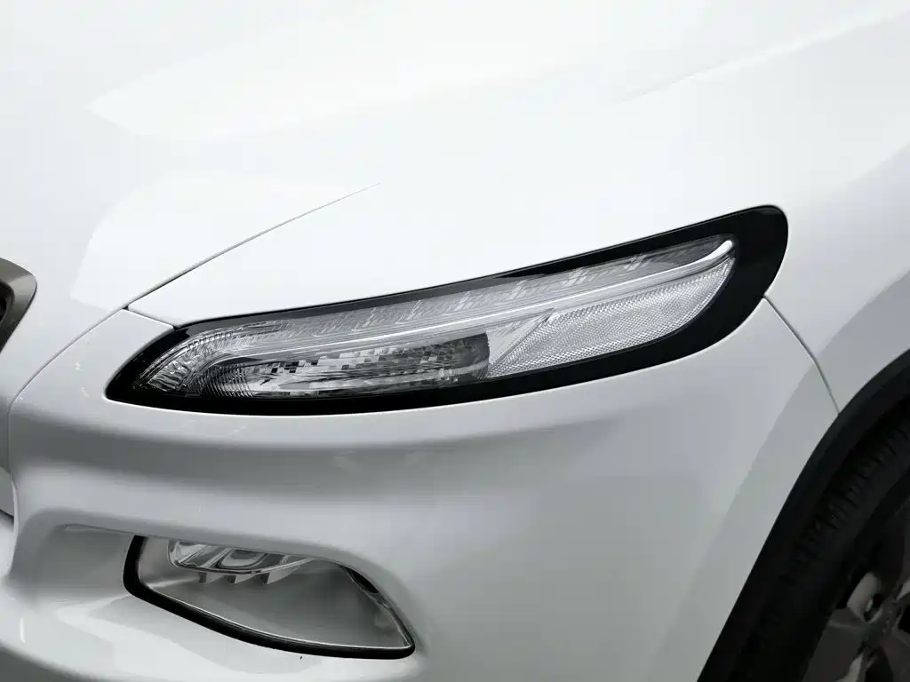 Фото 7 - Jeep Cherokee