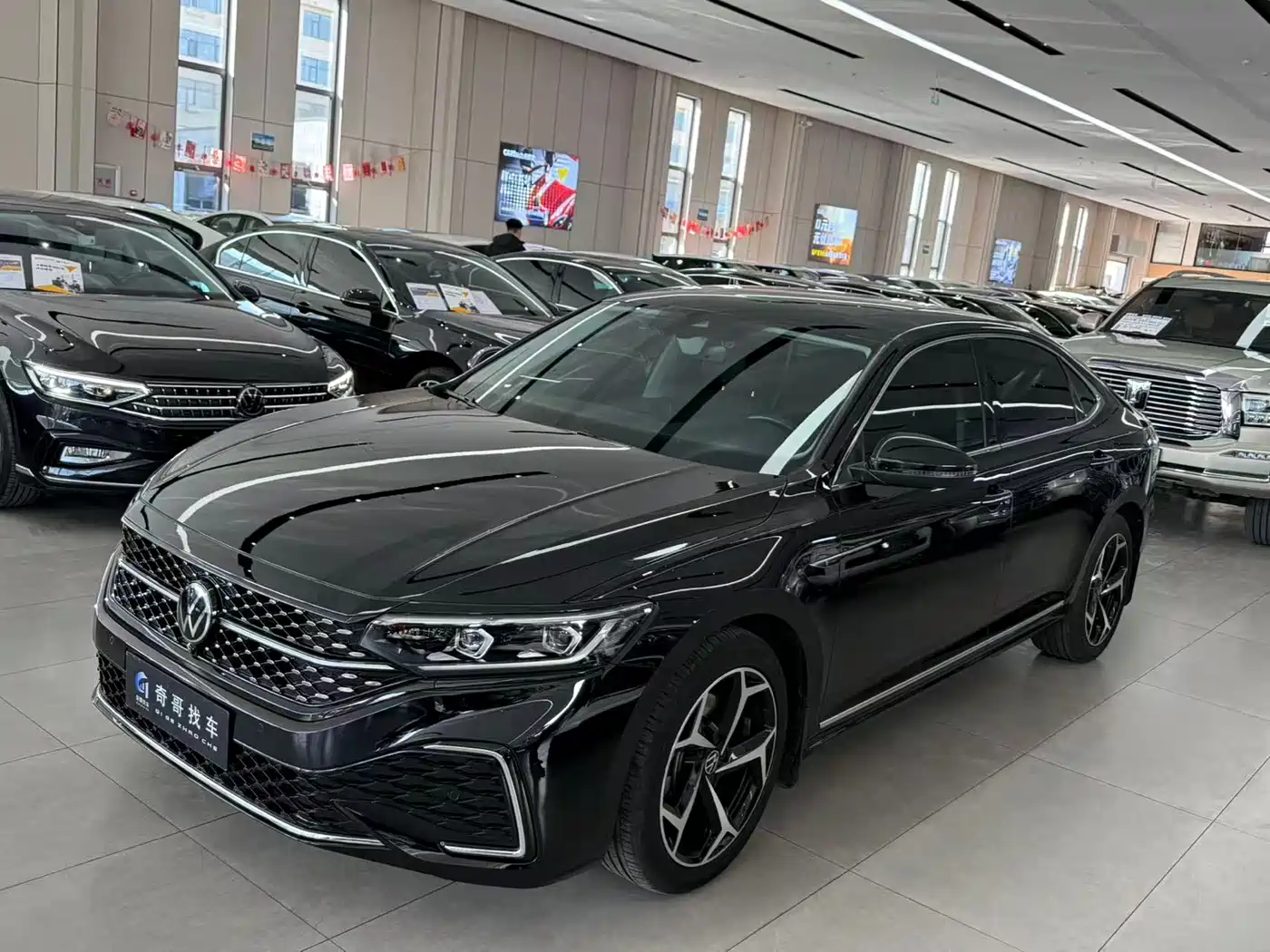 Volkswagen Passat 2023 330TSI Starlight Premium Edition фото 3